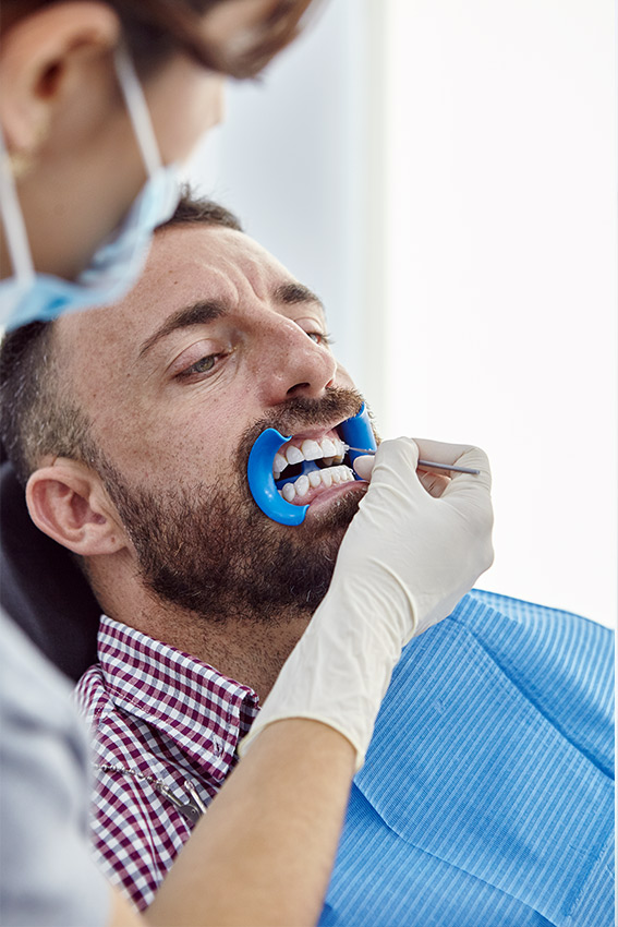 Imagen Sofía Cortés detalle trabajando