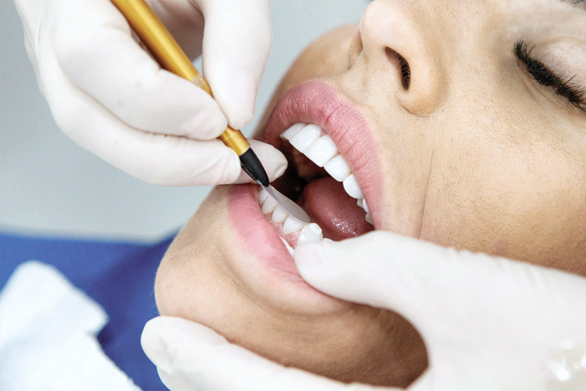 Imagen Sofía Cortés detalle trabajando